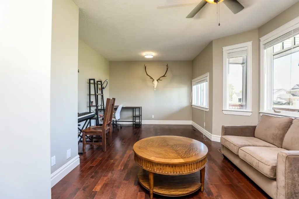 244 N 2 Street E Magrath AB T0K 1J0