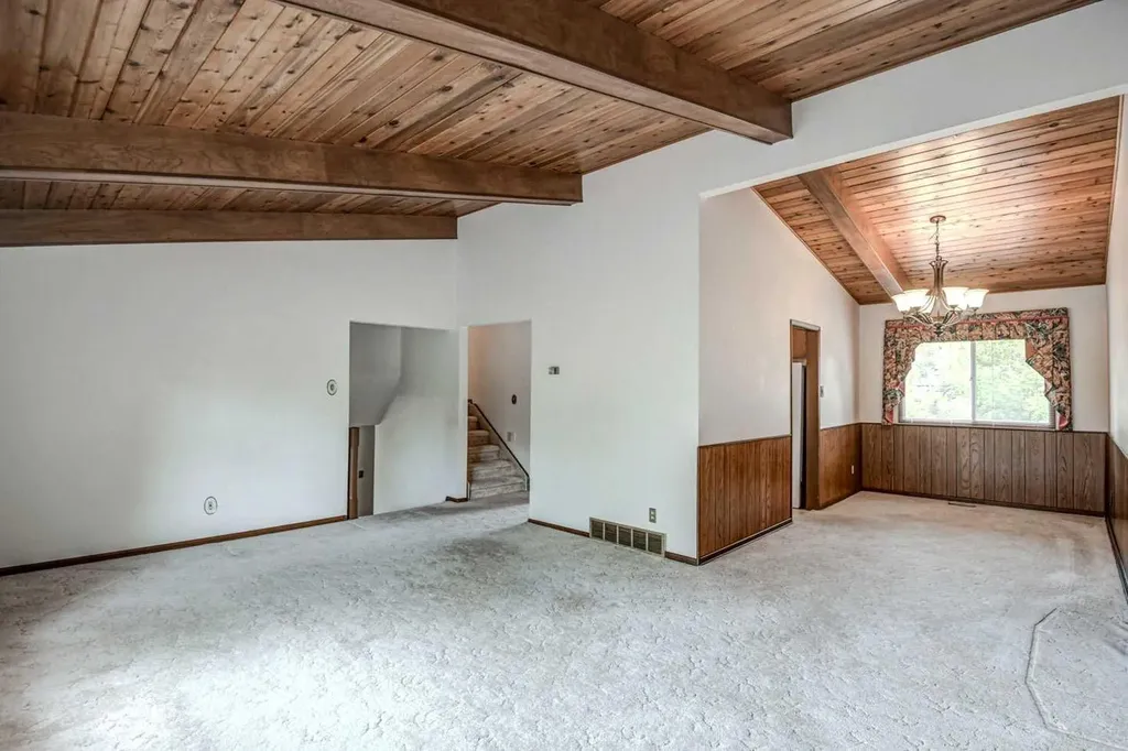 1135 Southglen Drive SW Calgary AB T2W 0X2