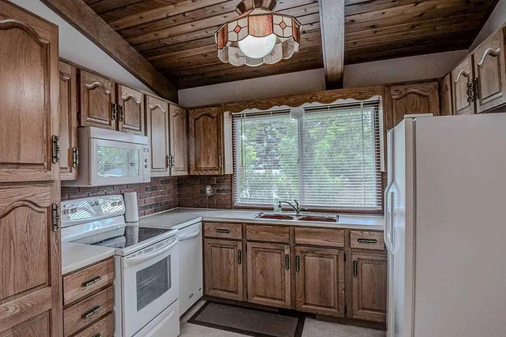 1135 Southglen Drive SW Calgary AB T2W 0X2