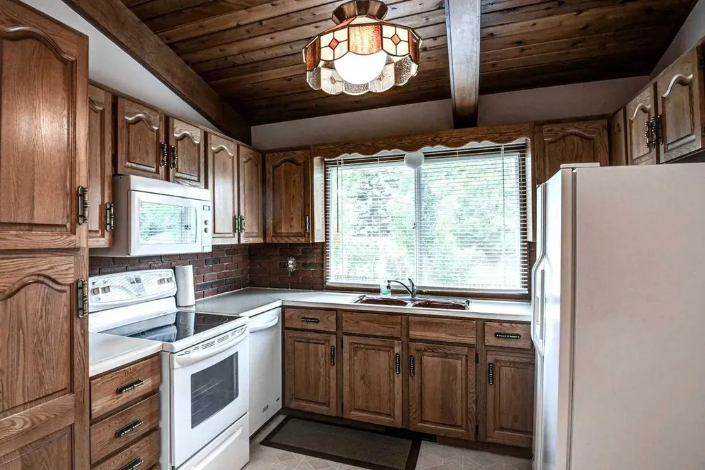 1135 Southglen Drive SW Calgary AB T2W 0X2