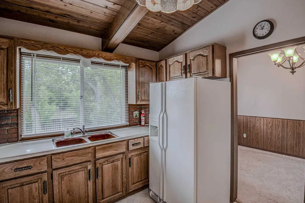 1135 Southglen Drive SW Calgary AB T2W 0X2