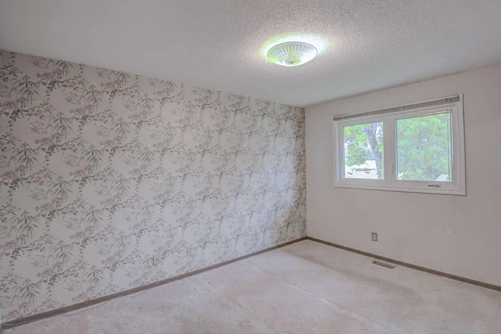 1135 Southglen Drive SW Calgary AB T2W 0X2
