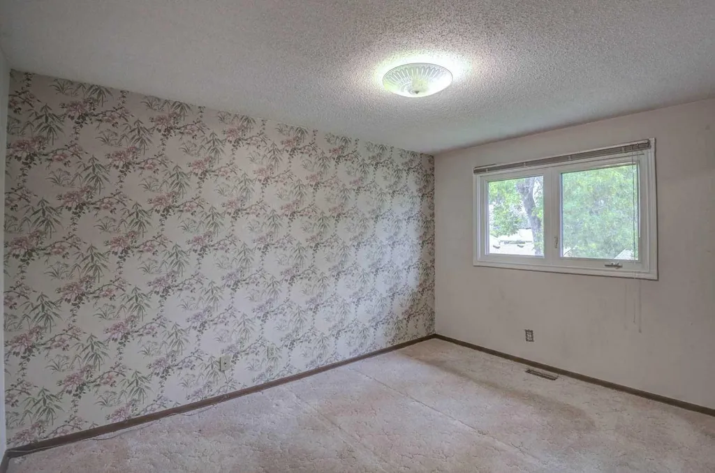 1135 Southglen Drive SW Calgary AB T2W 0X2