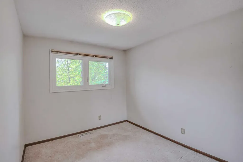 1135 Southglen Drive SW Calgary AB T2W 0X2