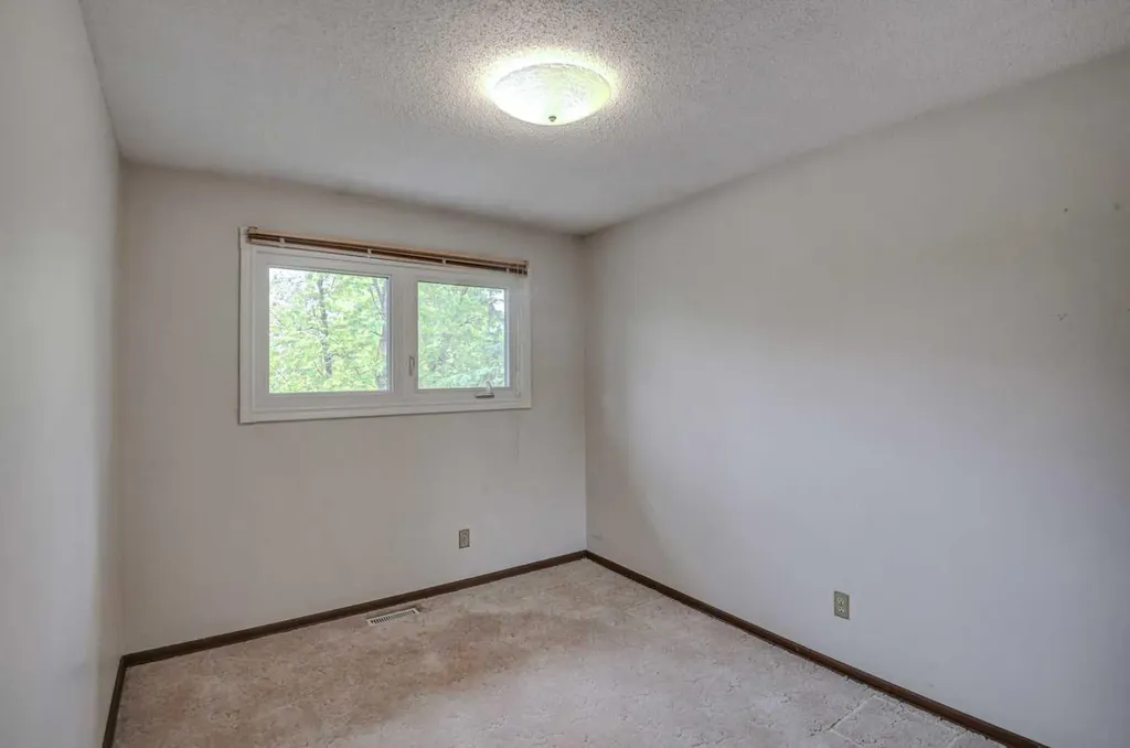 1135 Southglen Drive SW Calgary AB T2W 0X2