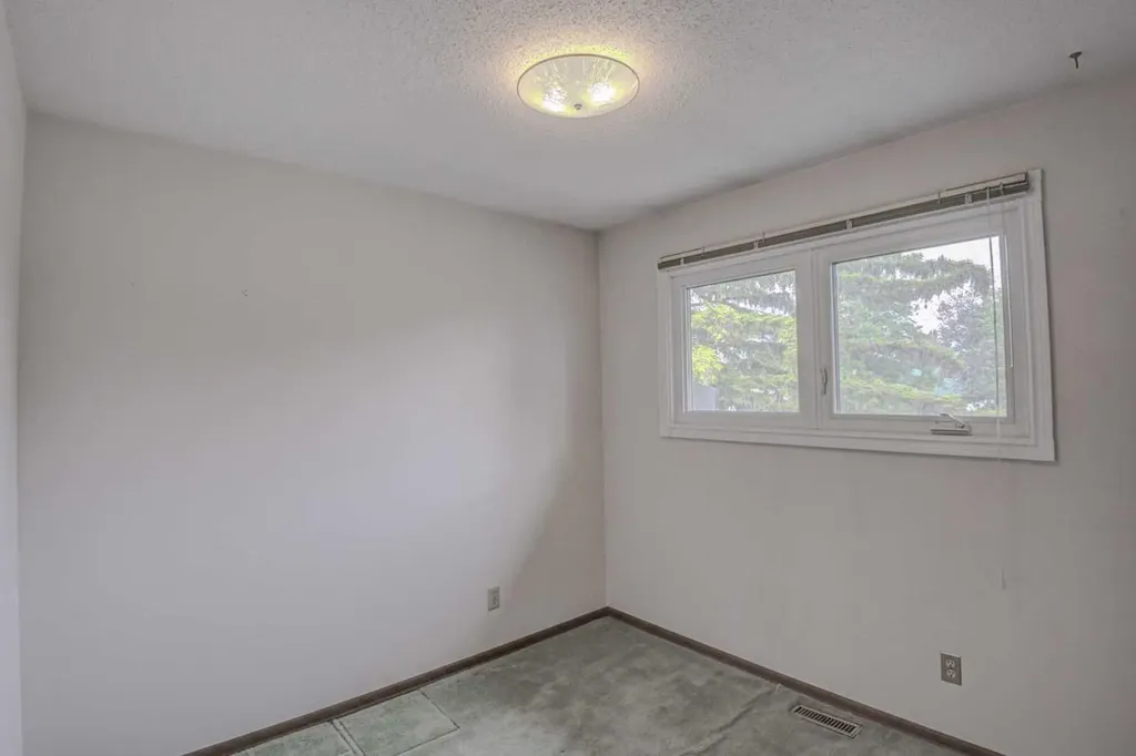 1135 Southglen Drive SW Calgary AB T2W 0X2