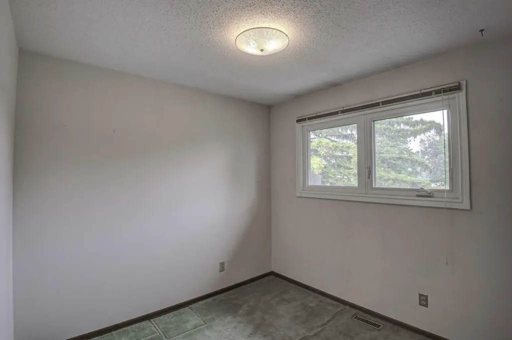 1135 Southglen Drive SW Calgary AB T2W 0X2