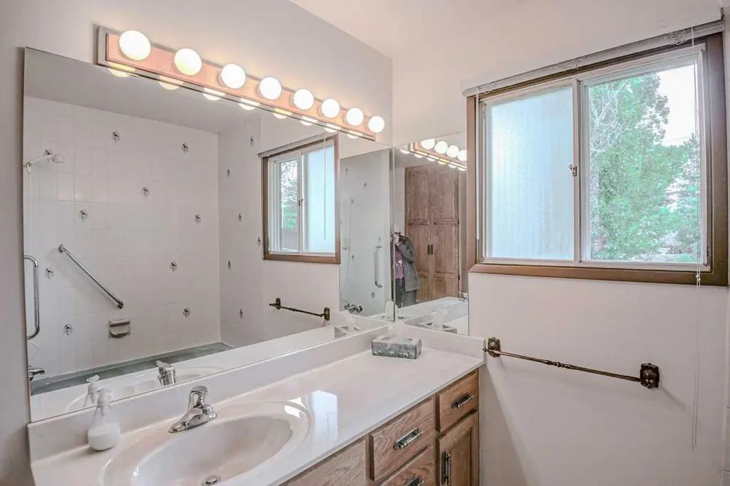 1135 Southglen Drive SW Calgary AB T2W 0X2