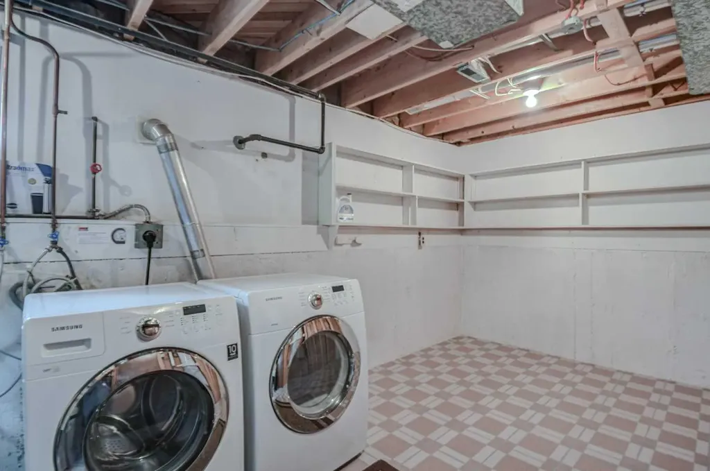 1135 Southglen Drive SW Calgary AB T2W 0X2