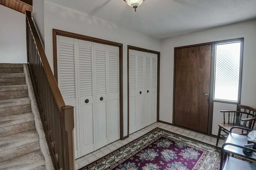 1135 Southglen Drive SW Calgary AB T2W 0X2