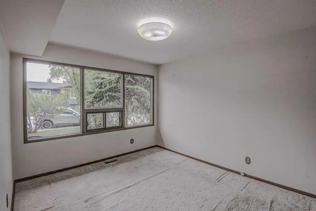 1135 Southglen Drive SW Calgary AB T2W 0X2