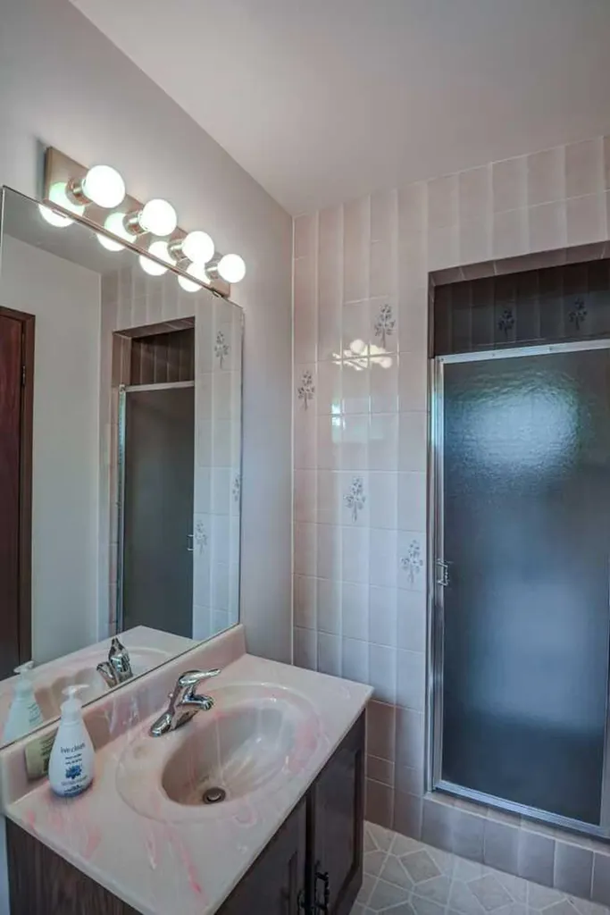 1135 Southglen Drive SW Calgary AB T2W 0X2