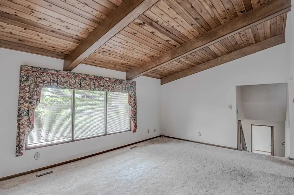 1135 Southglen Drive SW Calgary AB T2W 0X2