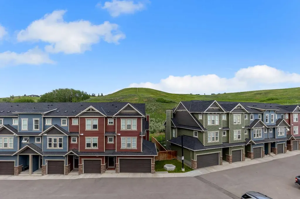 237 Cranbrook Square SE Calgary AB T3M 3K8