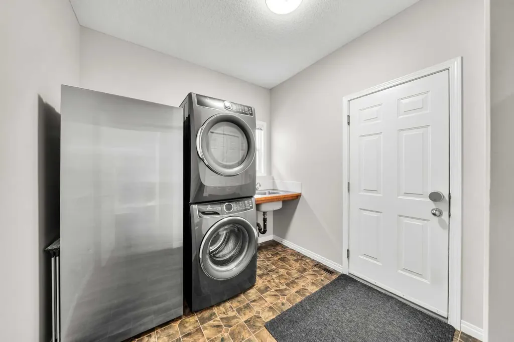 134 Rockywood Circle NW Calgary AB T3G 5W1