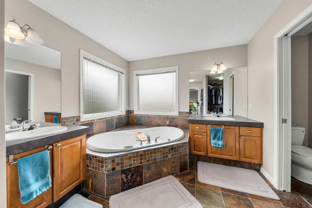 134 Rockywood Circle NW Calgary AB T3G 5W1