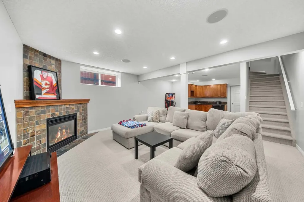 134 Rockywood Circle NW Calgary AB T3G 5W1