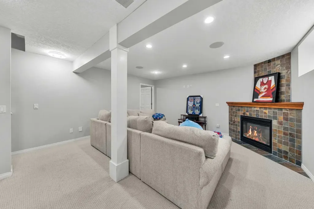 134 Rockywood Circle NW Calgary AB T3G 5W1