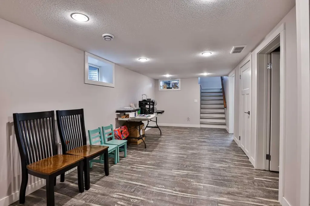 328 12c Street N Lethbridge AB T1H 2M9