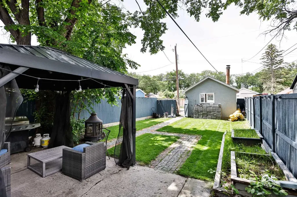328 12c Street N Lethbridge AB T1H 2M9