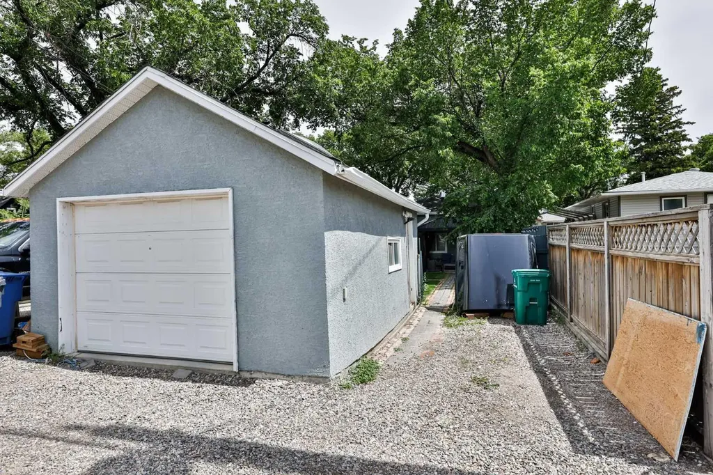 328 12c Street N Lethbridge AB T1H 2M9