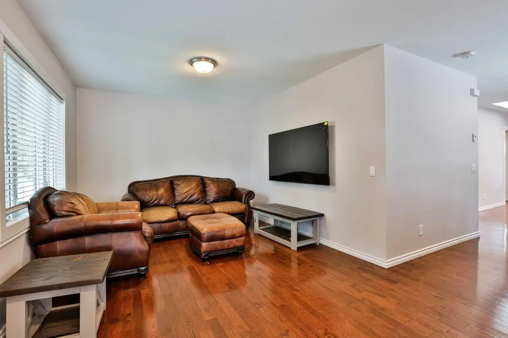 328 12c Street N Lethbridge AB T1H 2M9