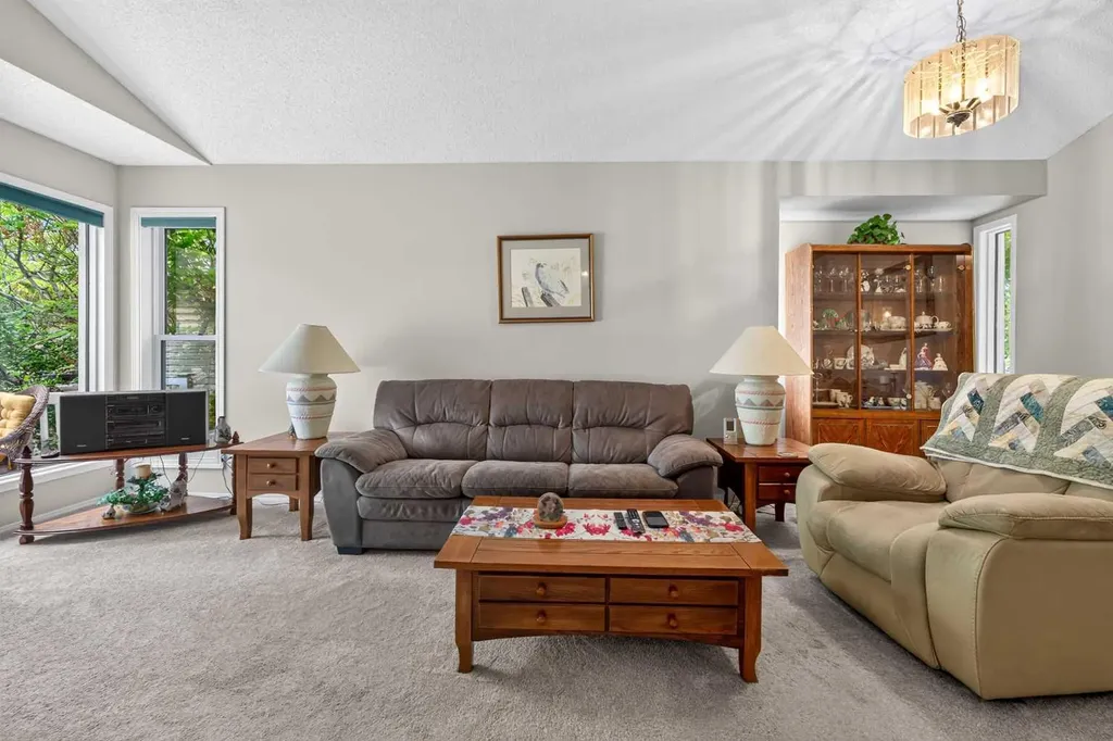 501 Coral Keys Villas NE Calgary AB T3J3L8