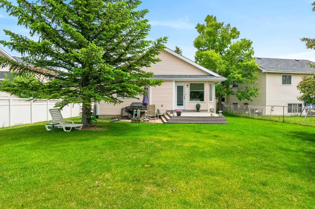 501 Coral Keys Villas NE Calgary AB T3J3L8