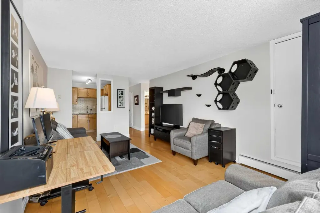 1123 13 Avenue SW Calgary AB T2R0L7