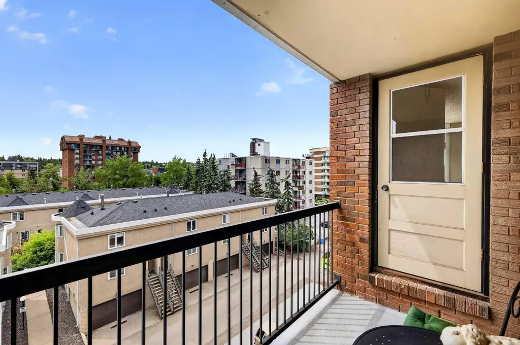 1123 13 Avenue SW Calgary AB T2R0L7