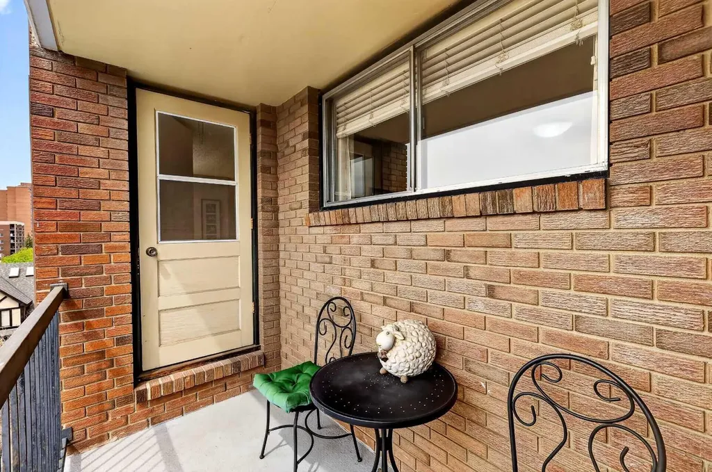 1123 13 Avenue SW Calgary AB T2R0L7