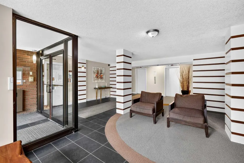 1123 13 Avenue SW Calgary AB T2R0L7
