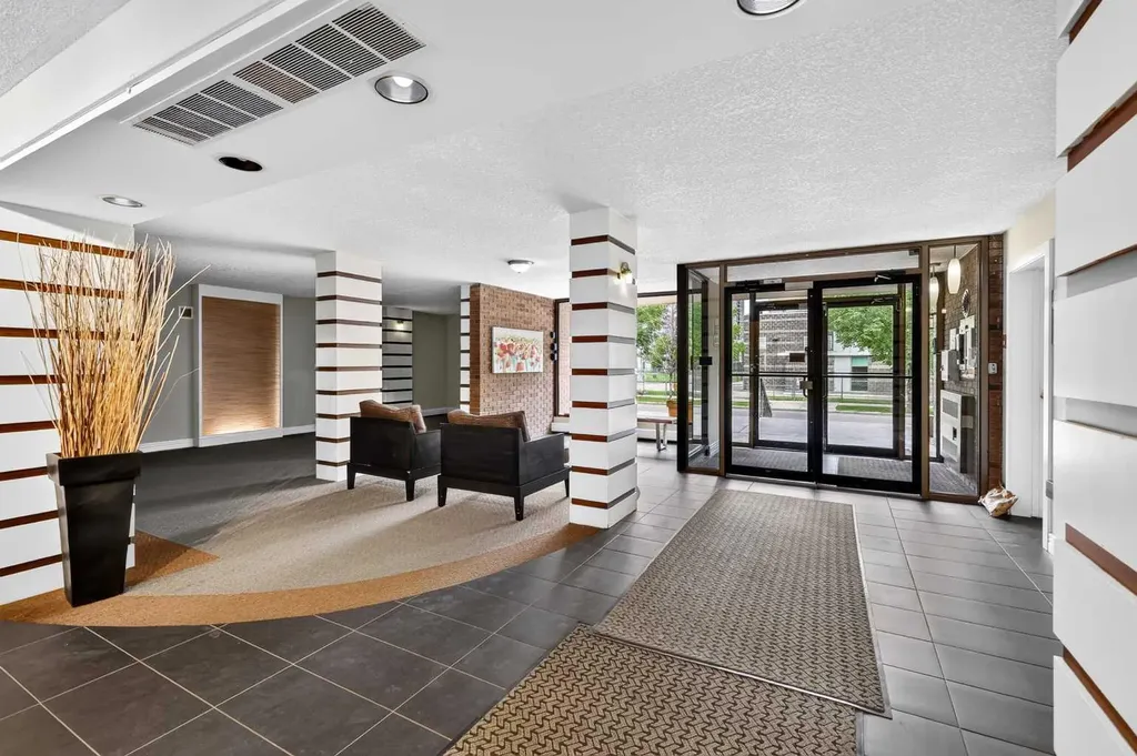 1123 13 Avenue SW Calgary AB T2R0L7