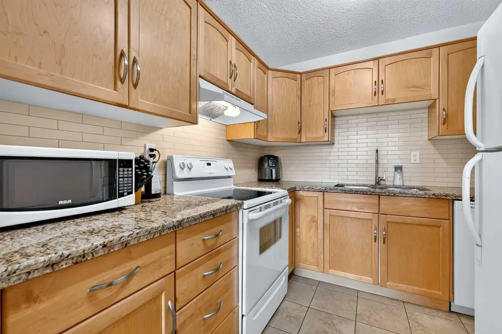 1123 13 Avenue SW Calgary AB T2R0L7