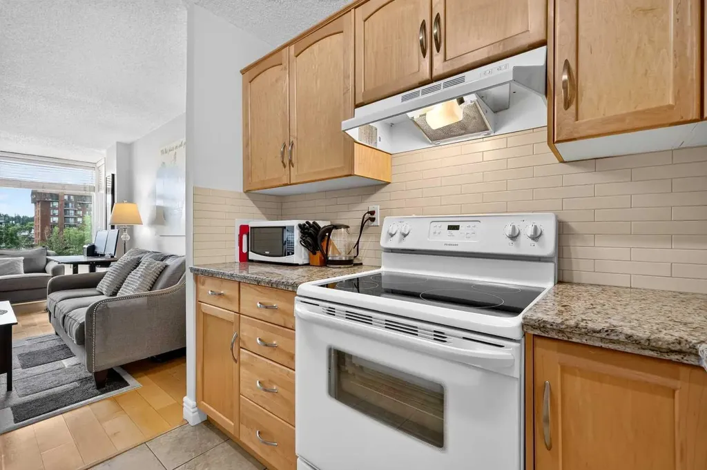 1123 13 Avenue SW Calgary AB T2R0L7