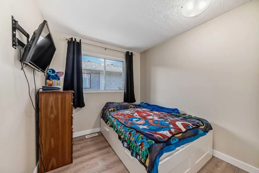 109 Stanley Avenue Okotoks AB T1S 1H8