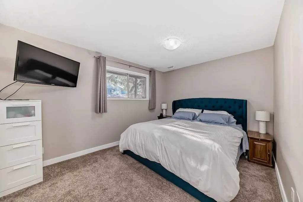 109 Stanley Avenue Okotoks AB T1S 1H8