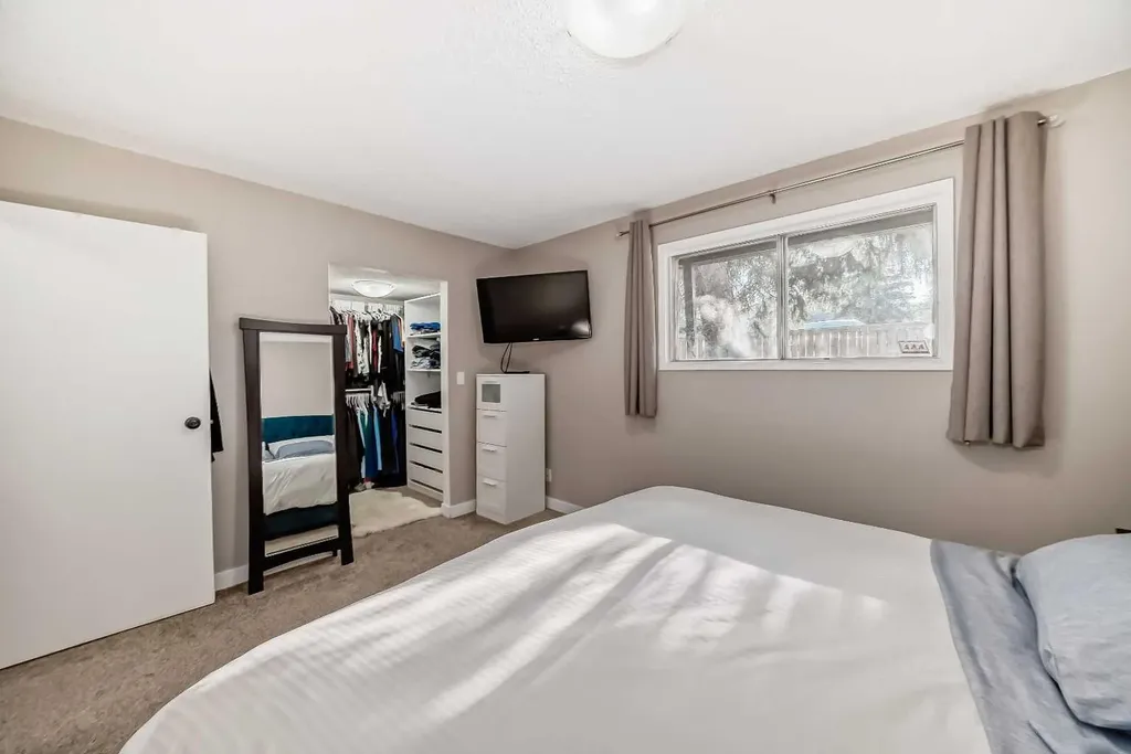 109 Stanley Avenue Okotoks AB T1S 1H8