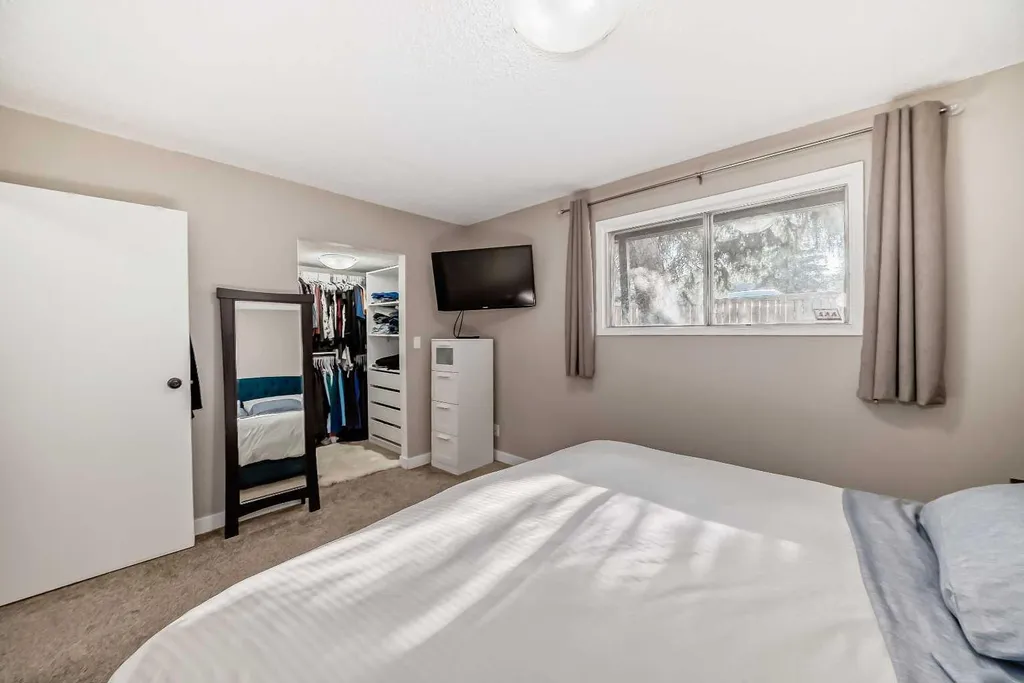 109 Stanley Avenue Okotoks AB T1S 1H8