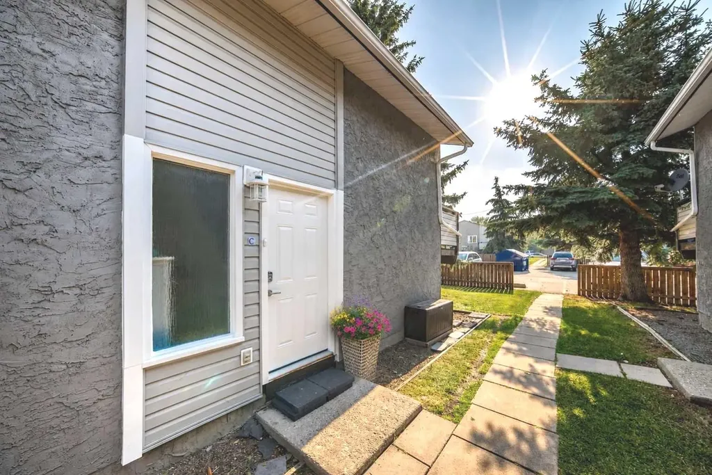 109 Stanley Avenue Okotoks AB T1S 1H8