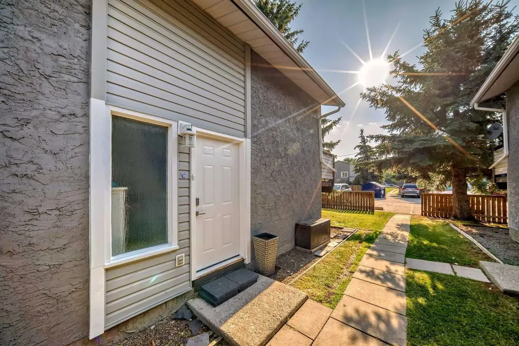 109 Stanley Avenue Okotoks AB T1S 1H8