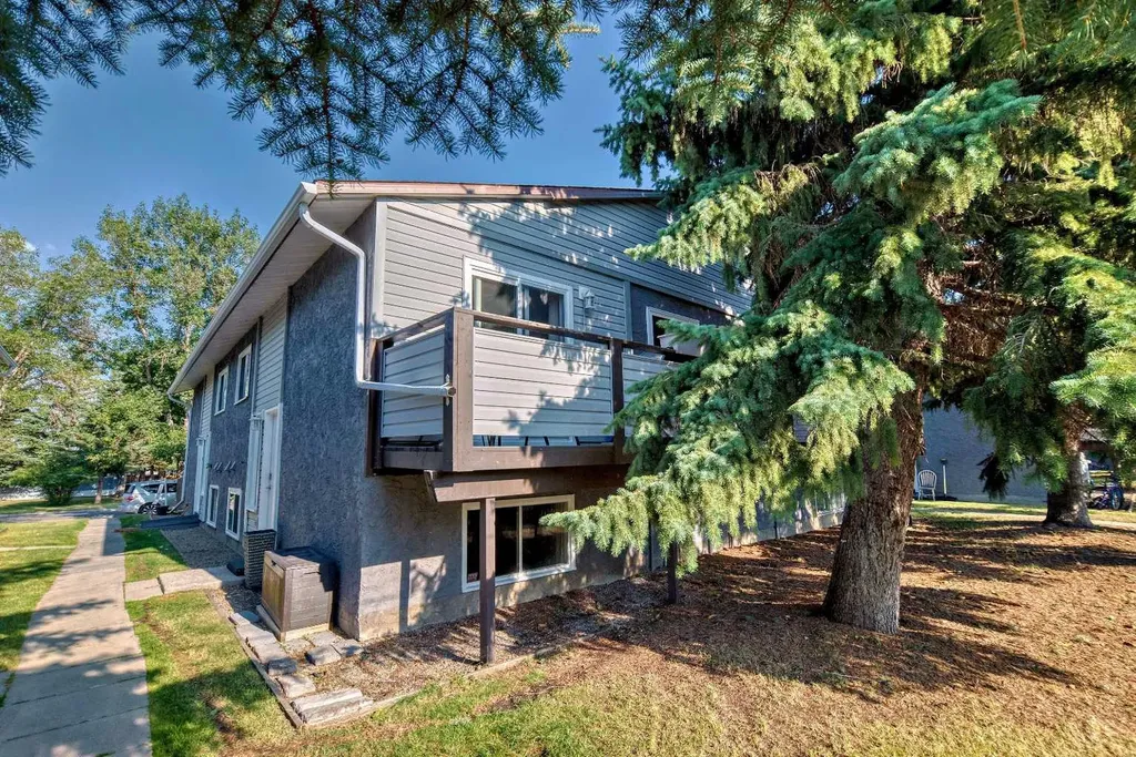 109 Stanley Avenue Okotoks AB T1S 1H8