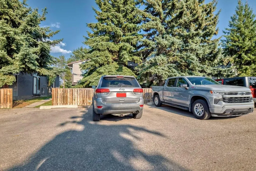 109 Stanley Avenue Okotoks AB T1S 1H8