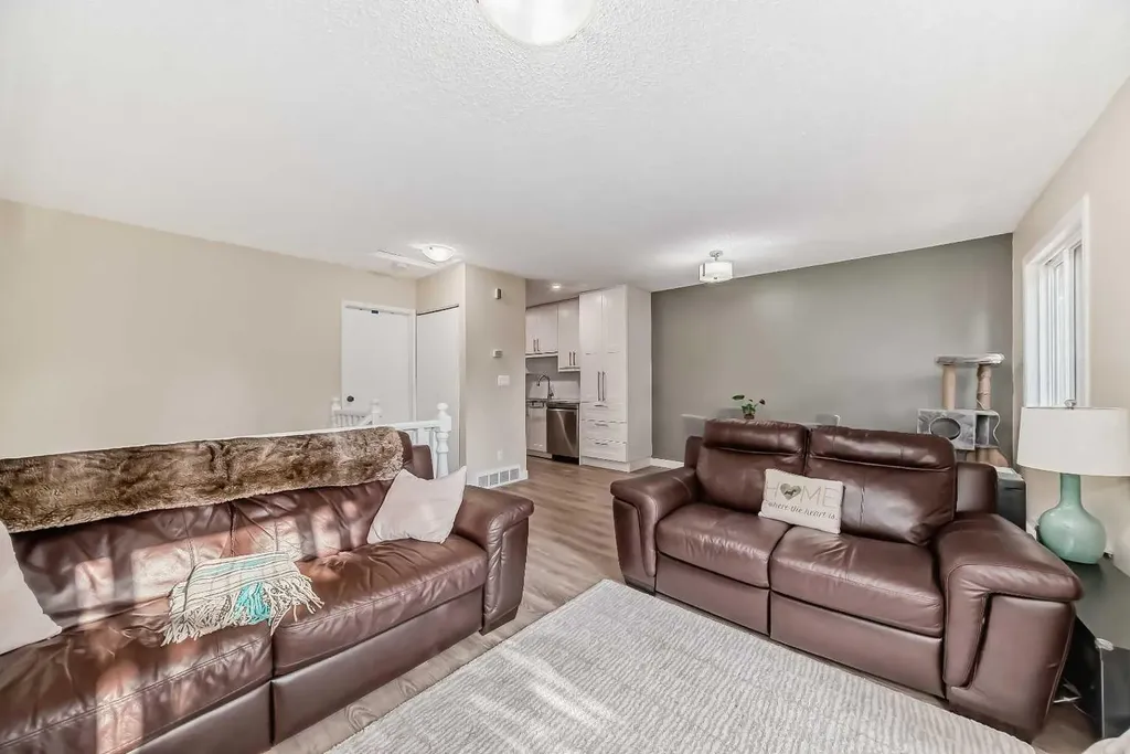 109 Stanley Avenue Okotoks AB T1S 1H8