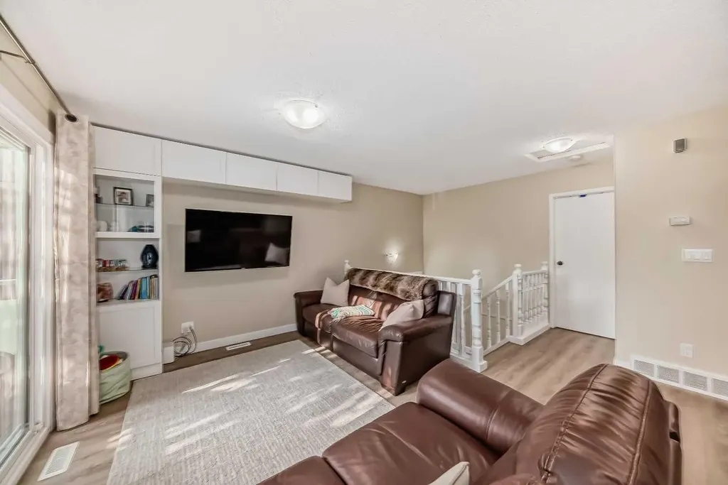 109 Stanley Avenue Okotoks AB T1S 1H8