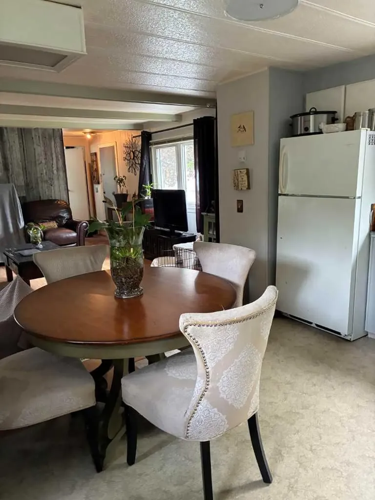 1190 15 Avenue Didsbury AB T0M0W0
