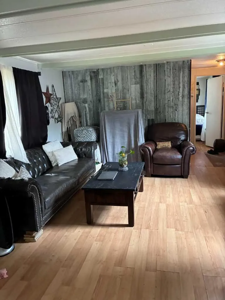 1190 15 Avenue Didsbury AB T0M0W0