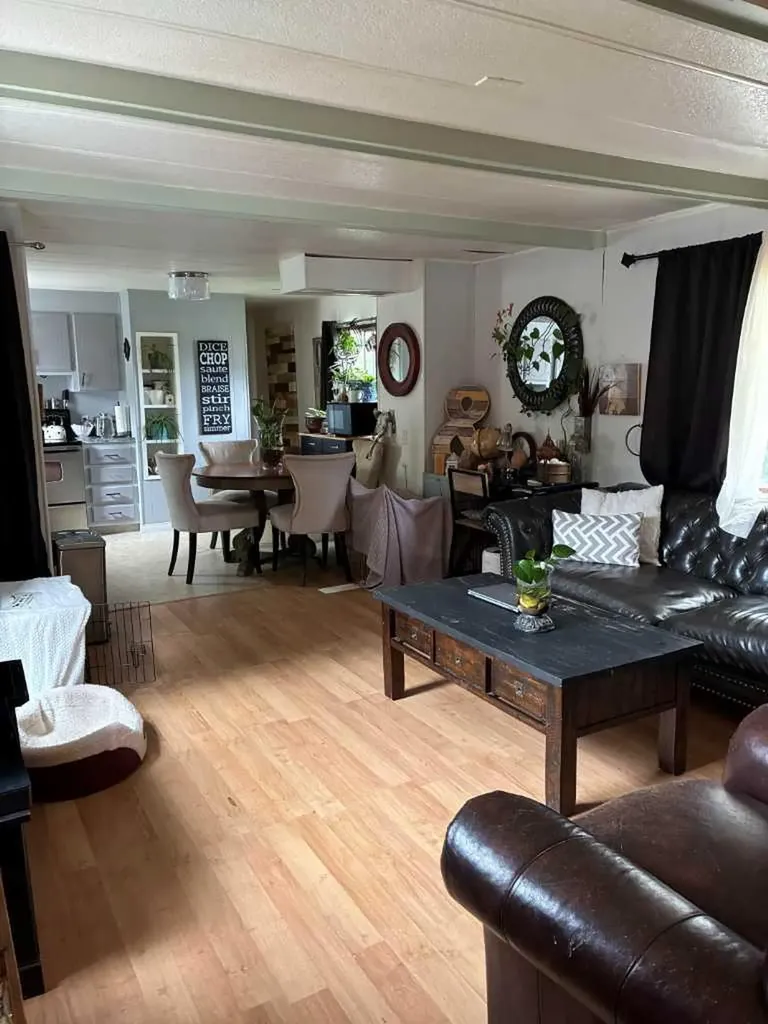 1190 15 Avenue Didsbury AB T0M0W0