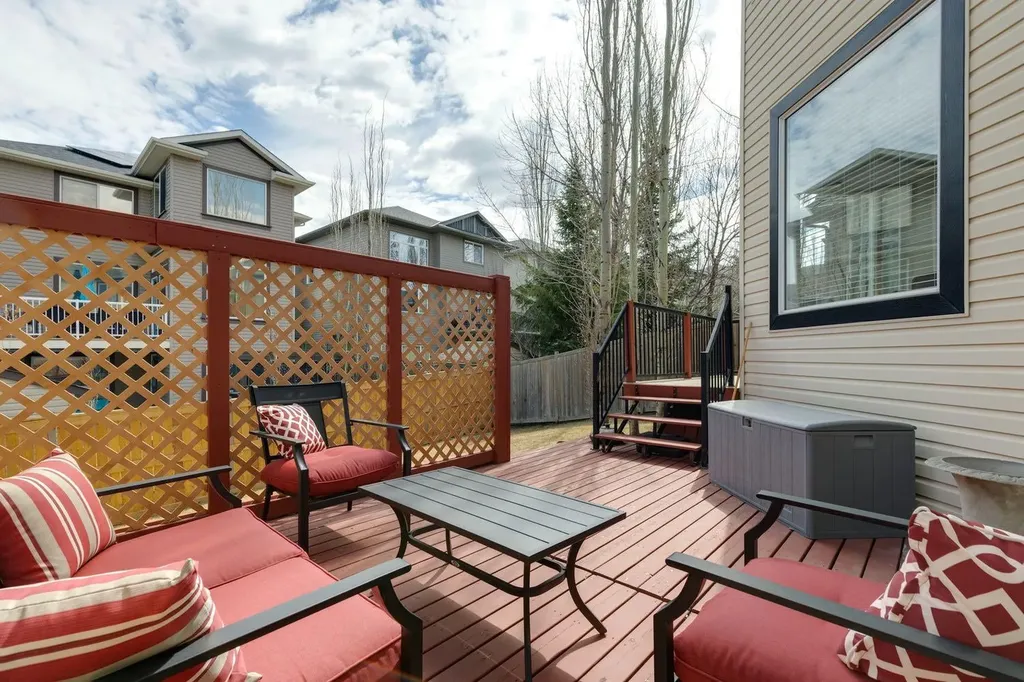 42 Cresthaven Way SW Calgary AB T3B 5X8