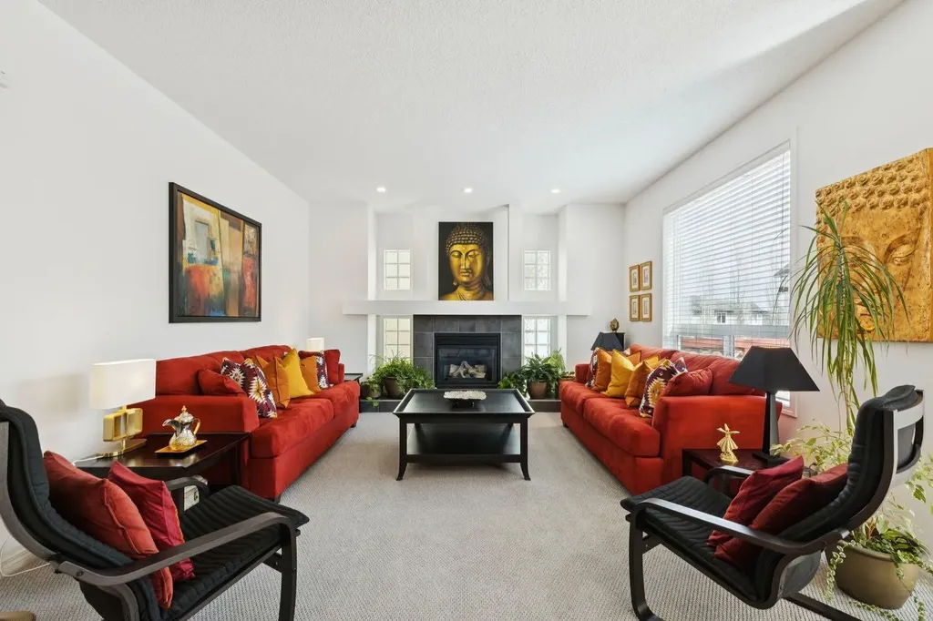 42 Cresthaven Way SW Calgary AB T3B 5X8